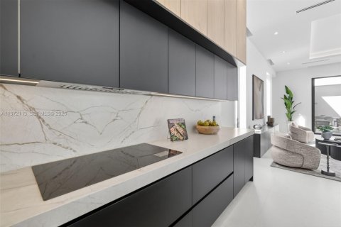 Купить виллу или дом в Майами, Флорида 5 спален, 470.36м2, № 2036420 - фото 12