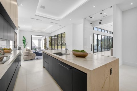 Купить виллу или дом в Майами, Флорида 5 спален, 470.36м2, № 2036420 - фото 9