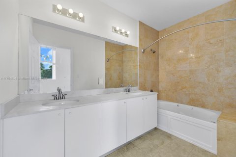 Купить кондоминиум в Холливуд, Флорида 2 спальни, 94.48м2, № 1940541 - фото 9