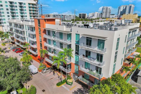 Купить кондоминиум в Холливуд, Флорида 2 спальни, 94.48м2, № 1940541 - фото 1