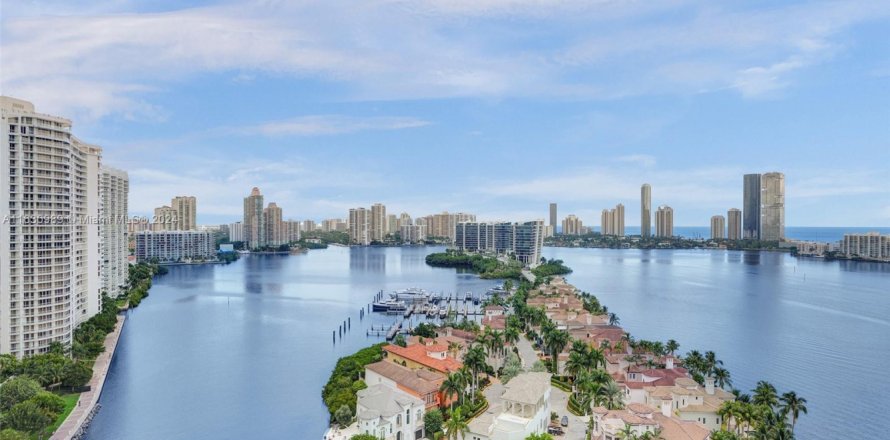 Condominio en Aventura, Florida, 2 dormitorios  № 1291612
