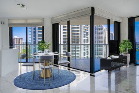 Condominio en venta en Aventura, Florida, 2 dormitorios, 196.95 m2 № 1291612 - foto 3