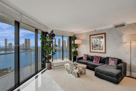 Condominio en venta en Aventura, Florida, 2 dormitorios, 196.95 m2 № 1291612 - foto 2