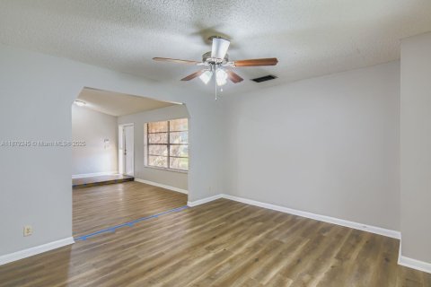 Купить виллу или дом в Лодерхилл, Флорида 4 комнаты, 183.95м2, № 1924405 - фото 8