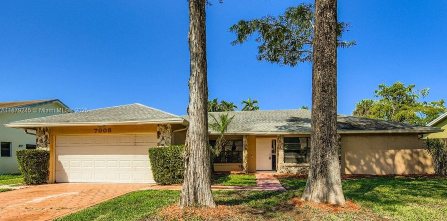 Дом в Лодерхилл, Флорида 4 комнаты, 183.95м2 № 1924405