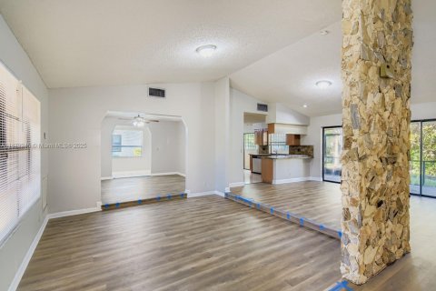 Купить виллу или дом в Лодерхилл, Флорида 4 комнаты, 183.95м2, № 1924405 - фото 25