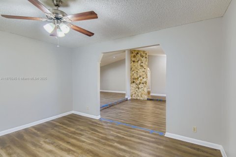 Купить виллу или дом в Лодерхилл, Флорида 4 комнаты, 183.95м2, № 1924405 - фото 9