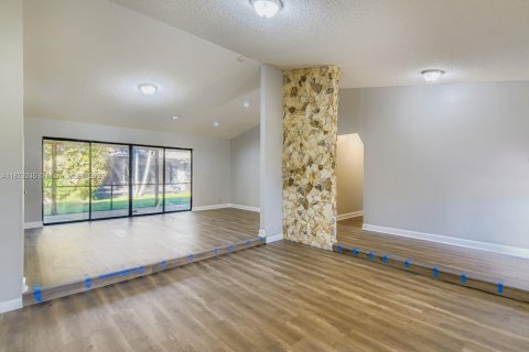 Купить виллу или дом в Лодерхилл, Флорида 4 комнаты, 183.95м2, № 1924405 - фото 7