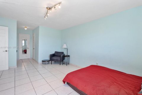 Condo in North Miami Beach, Florida, 2 bedrooms № 2032105 - photo 18