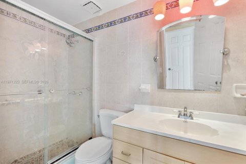 Condo in North Miami Beach, Florida, 2 bedrooms № 2032105 - photo 16