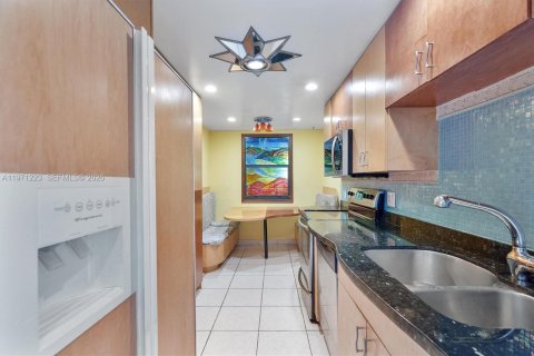 Condo in North Miami Beach, Florida, 2 bedrooms № 2032105 - photo 6