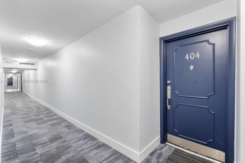 Condo in North Miami Beach, Florida, 2 bedrooms № 2032105 - photo 4