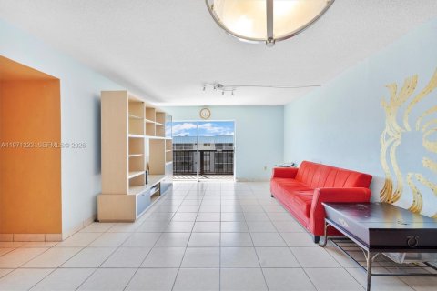 Condo in North Miami Beach, Florida, 2 bedrooms № 2032105 - photo 11