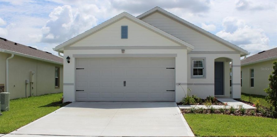 House in Davenport, Florida 3 bedrooms, 139.73 sq.m. № 2220001