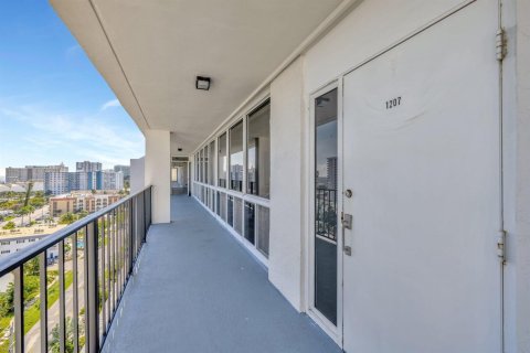 Copropriété à vendre à Pompano Beach, Floride: 2 chambres, 159.33 m2 № 2181815 - photo 9