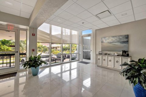 Copropriété à vendre à Pompano Beach, Floride: 2 chambres, 159.33 m2 № 2181815 - photo 8