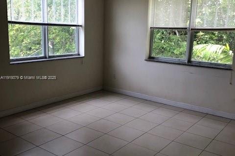Apartment in Miami, Florida 2 bedrooms № 1974557 - photo 5