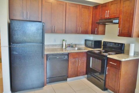 Apartment in Miami, Florida 2 bedrooms № 1974557 - photo 2