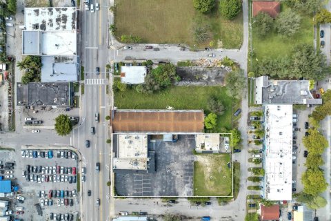 Commercial property in Miami, Florida № 1859749 - photo 3