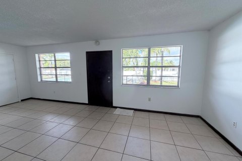 Immobilier commercial à vendre à Miramar, Floride № 2147343 - photo 11