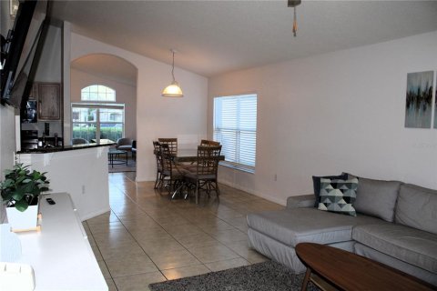House in Kissimmee, Florida 4 bedrooms, 165.55 sq.m. № 2147876 - photo 15