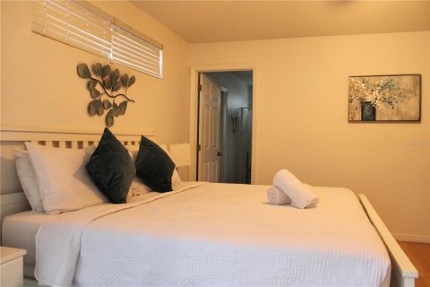 House in Kissimmee, Florida 4 bedrooms, 165.55 sq.m. № 2147876 - photo 23