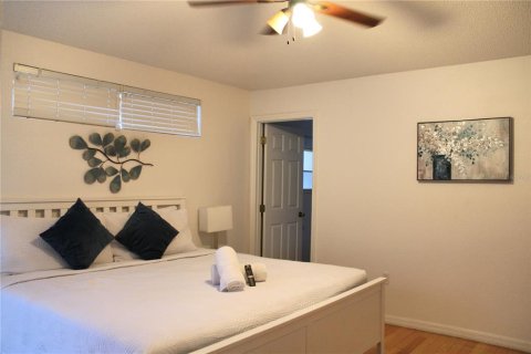 House in Kissimmee, Florida 4 bedrooms, 165.55 sq.m. № 2147876 - photo 24