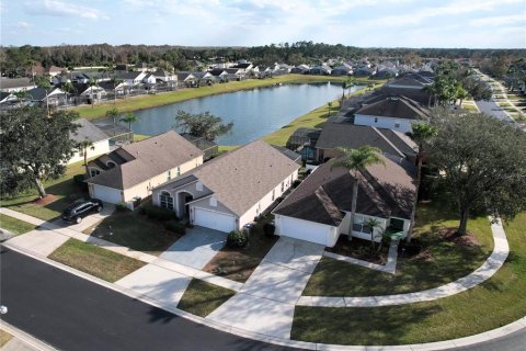 House in Kissimmee, Florida 4 bedrooms, 165.55 sq.m. № 2147876 - photo 2