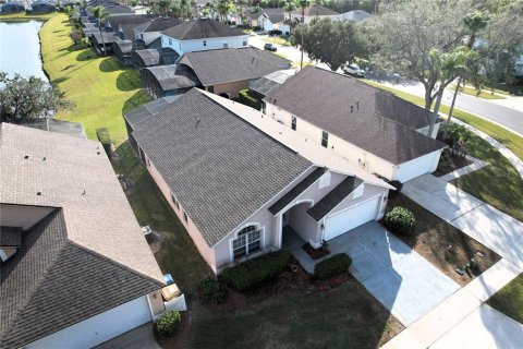 House in Kissimmee, Florida 4 bedrooms, 165.55 sq.m. № 2147876 - photo 3
