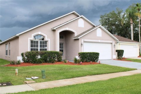 House in Kissimmee, Florida 4 bedrooms, 165.55 sq.m. № 2147876