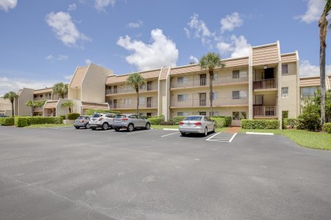 Condo in Lake Worth, Florida, 3 bedrooms  № 928034 - photo 1
