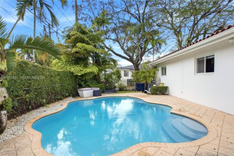 Купить виллу или дом в Корал-Гейблс, Флорида 4 спальни, 161.65м2, № 2005990 - фото 25