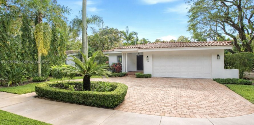 Дом в Корал-Гейблс, Флорида 4 спальни, 161.65м2 № 2005990