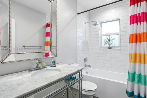 Купить виллу или дом в Корал-Гейблс, Флорида 4 спальни, 161.65м2, № 2005990 - фото 14