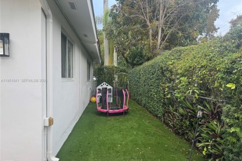 Купить виллу или дом в Корал-Гейблс, Флорида 4 спальни, 161.65м2, № 2005990 - фото 24