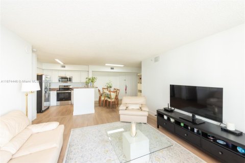 Condo in Miami, Florida, 2 bedrooms  № 2052837 - photo 7