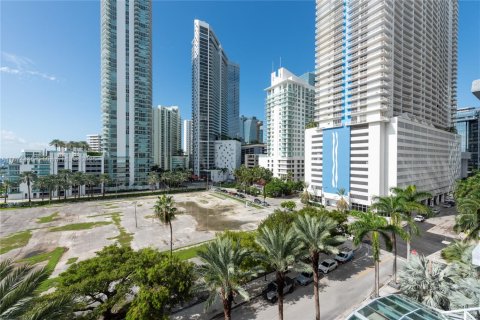 Condo in Miami, Florida, 2 bedrooms  № 2052837 - photo 30