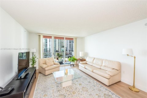 Condo in Miami, Florida, 2 bedrooms  № 2052837 - photo 21