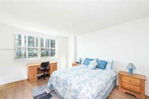 Condo in Miami, Florida, 2 bedrooms  № 2052837 - photo 9