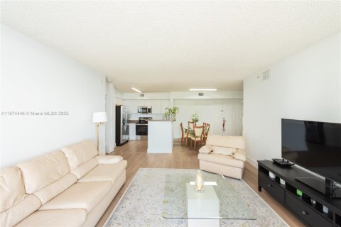 Condo in Miami, Florida, 2 bedrooms  № 2052837 - photo 8