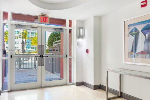 Condo in Miami, Florida, 2 bedrooms  № 2052837 - photo 20