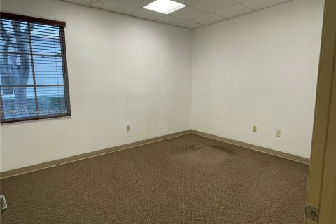 Propiedad comercial en venta en Coral Springs, Florida № 1950388 - foto 15