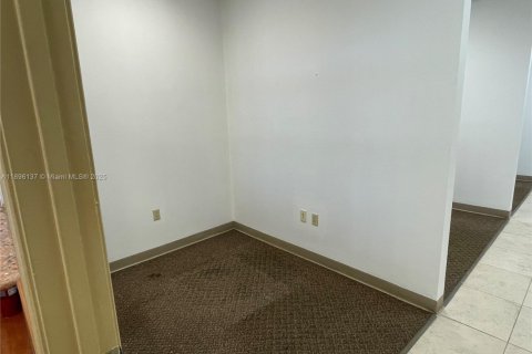 Propiedad comercial en venta en Coral Springs, Florida № 1950388 - foto 9