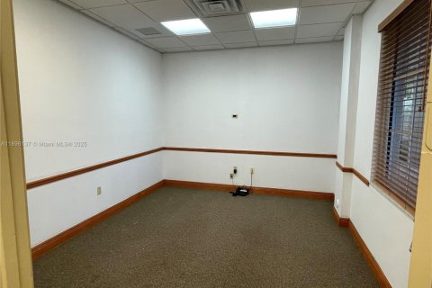 Propiedad comercial en venta en Coral Springs, Florida № 1950388 - foto 6