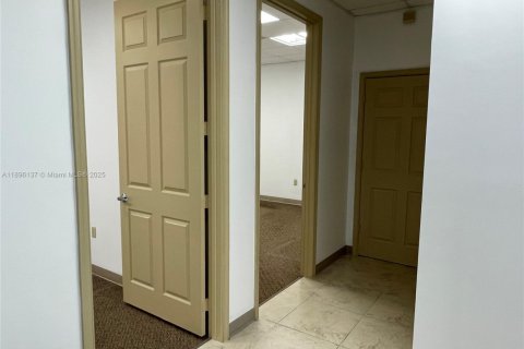 Propiedad comercial en venta en Coral Springs, Florida № 1950388 - foto 18