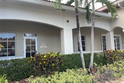 Propiedad comercial en venta en Coral Springs, Florida № 1950388 - foto 27