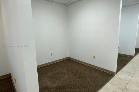 Propiedad comercial en venta en Coral Springs, Florida № 1950388 - foto 10