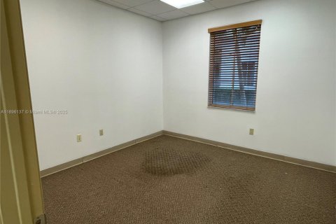 Propiedad comercial en venta en Coral Springs, Florida № 1950388 - foto 13