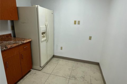Propiedad comercial en venta en Coral Springs, Florida № 1950388 - foto 23