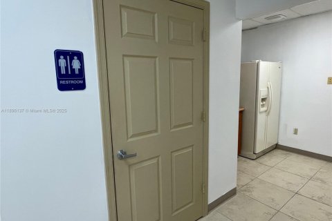 Propiedad comercial en venta en Coral Springs, Florida № 1950388 - foto 22